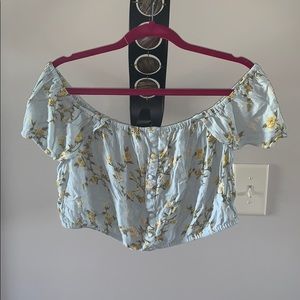 •Off the shoulder cropped blouse •Great condition